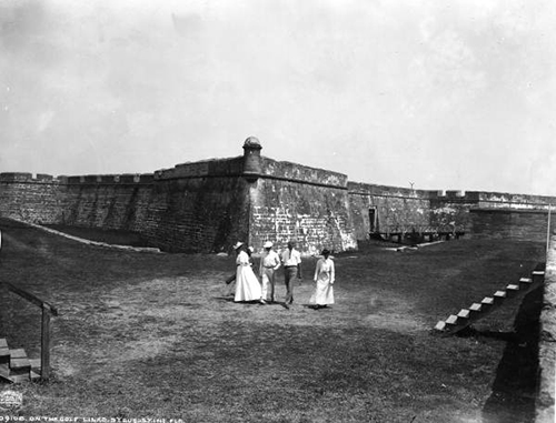 Golfing at Fort Marion Picture