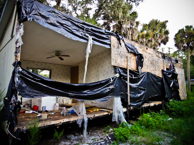 Photo of abandoned trailer home in St Augustine Florida