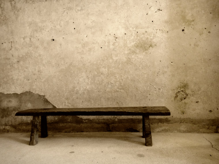 Picture of stone wall and bench in st augustine florida