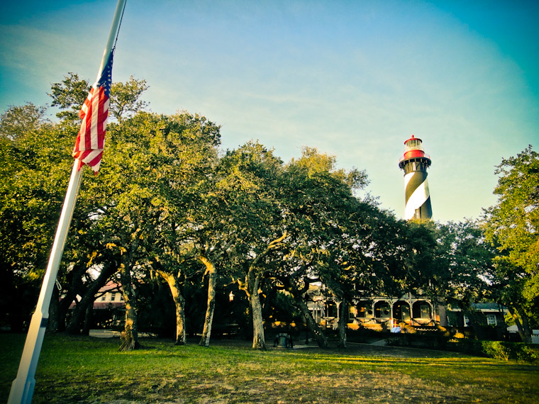 Picture of hlaf-mast flag at the lighthouse