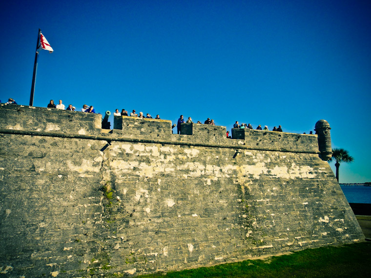 Pictures of crowd at Castillo de san Marcos Fort