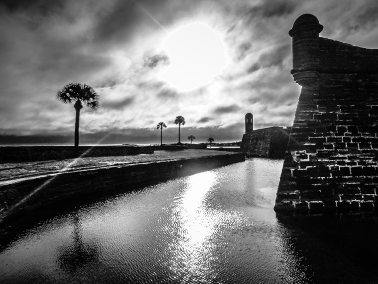 Fort castillo de san marcos sunrise moat