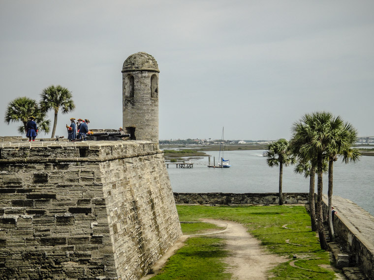 Castillo de san marcos fort cannon firing