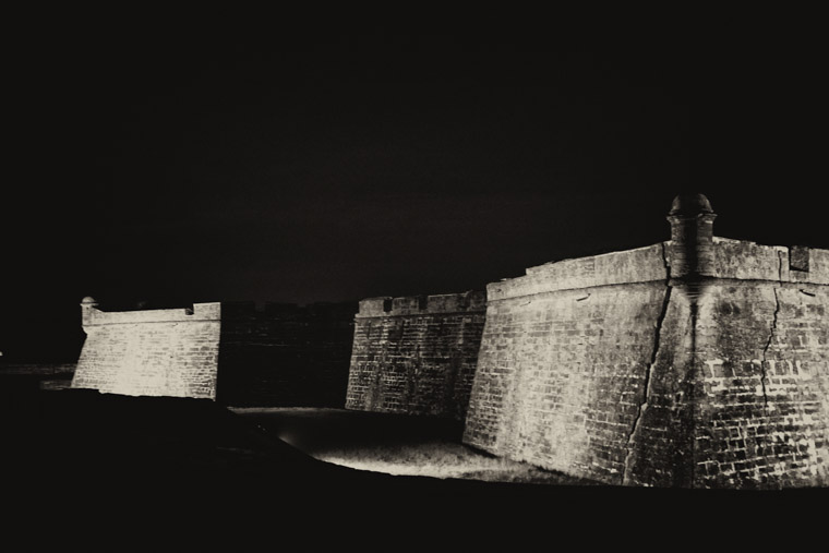 Fort castillo de san marcos at night